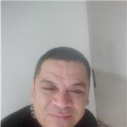 El.profesor de geografia enseña clases.a todos.los niños